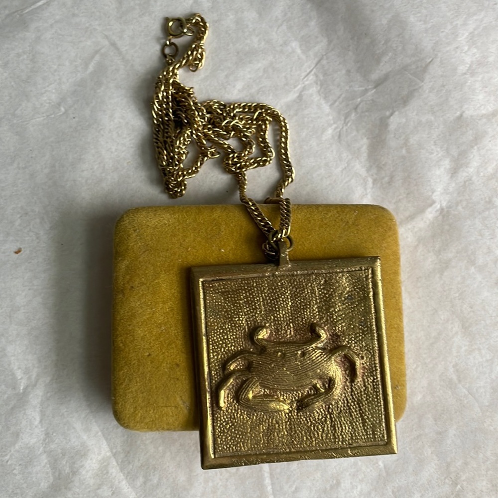 Vintage 70s zodiac crab cancer hip hop constellation rapper rapper’s